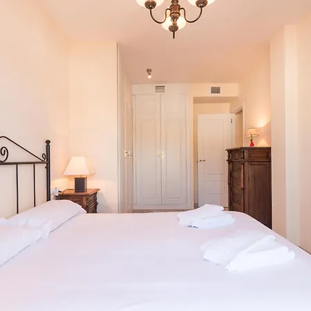 2233-lovely 2 Bedrooms On The Beach, Pool And Port *
